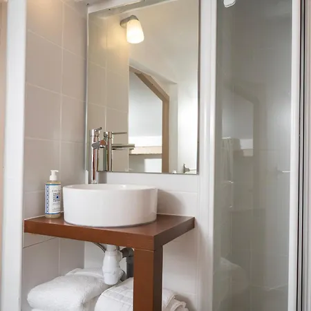 فندق مبيت وإفطار L'hostalet 4*