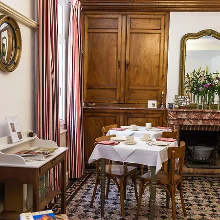 L'hostalet فندق مبيت وإفطار 4*