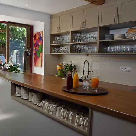 L'hostalet فندق مبيت وإفطار 4*