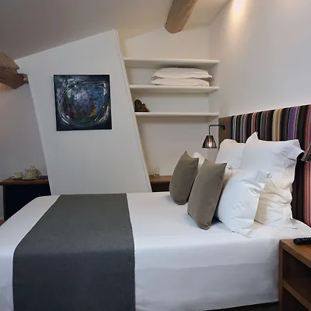 فندق مبيت وإفطار L'hostalet 4*