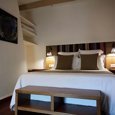 L'hostalet فندق مبيت وإفطار